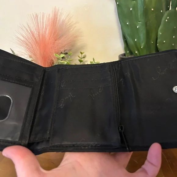 Vera Bradley Small Bifold Compact Snap Wallet - Picture 3 of 7